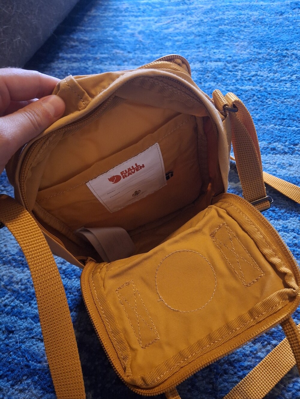 Fjallraveb Kånken Mini Crossbody Bag - Mustard - Picture 3 of 4